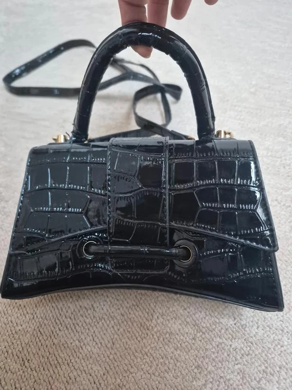 Bolso negro efecto cocodrilo barnizado estilo Y2K – photo 3